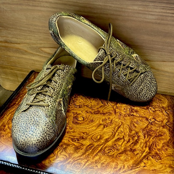 ICON Shoes - Worn once very unique Icon leather Sneakers Size 6.5